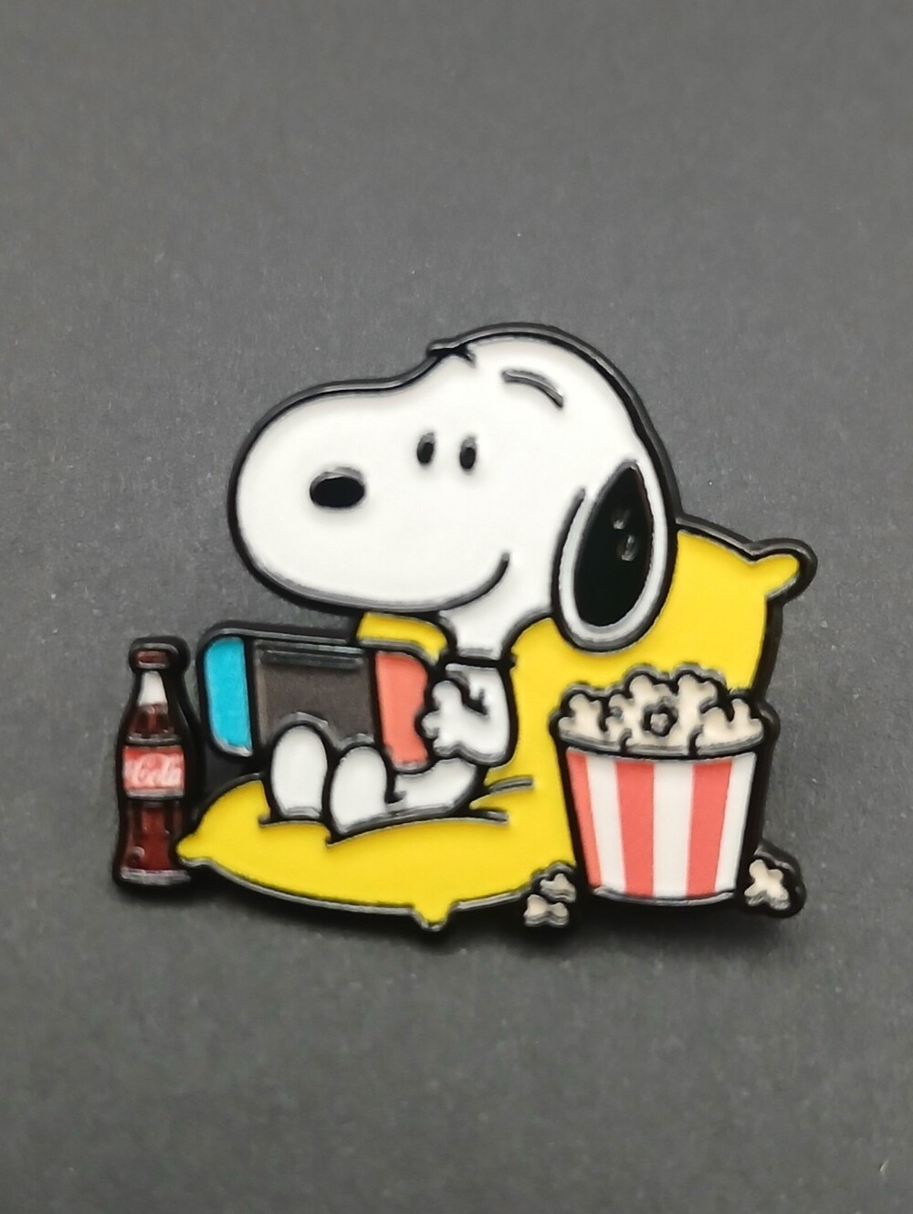 Snoopy Relaxing Enamel Pin — Yellow, White, Black